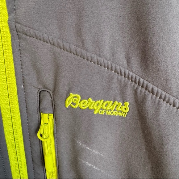 Bergans of Norway Ski Jacket Soft Shell Grey and Green Large - Picture 3 of 8